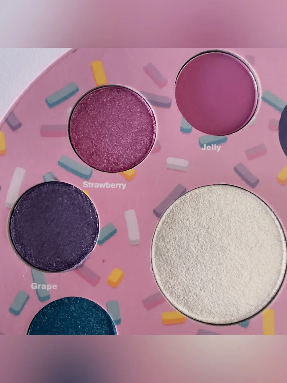 New Glamlite Glam Donut Eyeshadow & Highlighter Palette